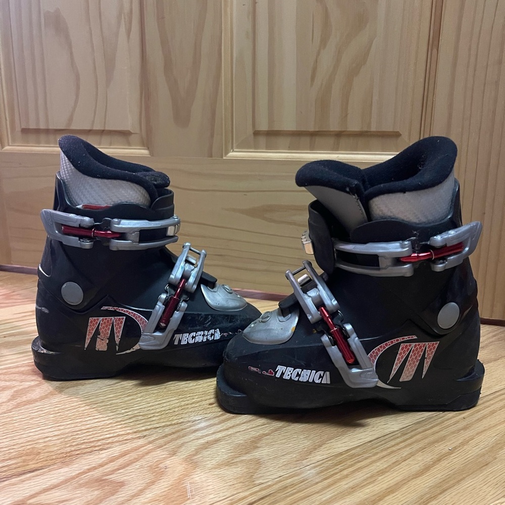 Youth 17.5 ski boots